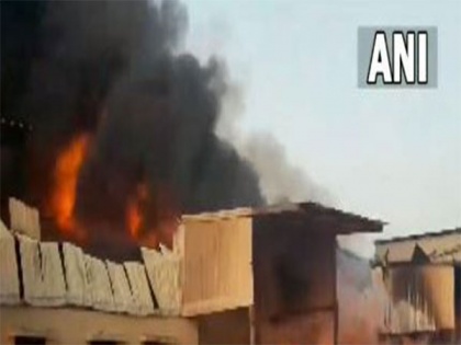 Massive fire breaks out at plastic factory in Gujarat's kheda | Massive fire breaks out at plastic factory in Gujarat's kheda