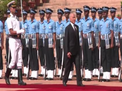 Cambodian King Norodom Sihamoni accorded guard of honour at Rashtrapati Bhavan | Cambodian King Norodom Sihamoni accorded guard of honour at Rashtrapati Bhavan