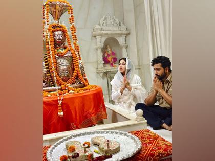 Sara, Vicky offer prayers to Lord Shiva ahead of 'Zara Hatke Zara Bachke' | Sara, Vicky offer prayers to Lord Shiva ahead of 'Zara Hatke Zara Bachke'