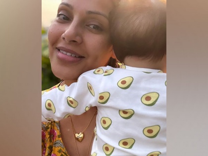Bipasha Basu drops new picture of her "best buddy" daughter Devi | Bipasha Basu drops new picture of her "best buddy" daughter Devi