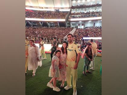 Kodak moment: MS Dhoni's fam-jam picture with wife Sakshi, daughter Ziva post IPL win is all things love | Kodak moment: MS Dhoni's fam-jam picture with wife Sakshi, daughter Ziva post IPL win is all things love