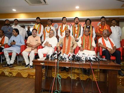 Chhattisgarh: Over 300 people, including Padma Shri recipients and former IAS officer, join BJP | Chhattisgarh: Over 300 people, including Padma Shri recipients and former IAS officer, join BJP