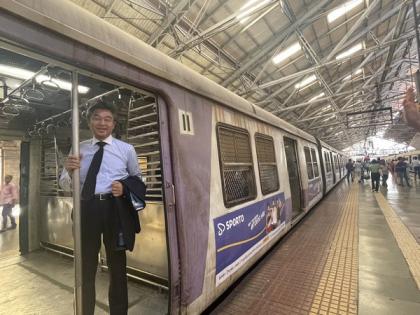 Japanese ambassador Hiroshi Suzuki takes ride in Mumbai local, explores markets | Japanese ambassador Hiroshi Suzuki takes ride in Mumbai local, explores markets