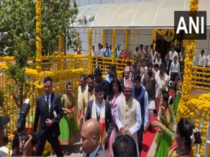 Nepal PM arrives in Madhya Pradesh, will visit Mahakaleshwar temple | Nepal PM arrives in Madhya Pradesh, will visit Mahakaleshwar temple