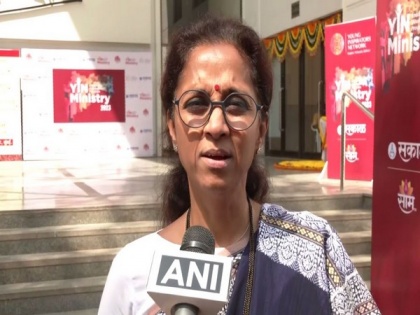 Maharashtra: NCP MP Supriya Sule, Shiv Sena MP Arvind Sawant stage protest with mill workers in Mumbai | Maharashtra: NCP MP Supriya Sule, Shiv Sena MP Arvind Sawant stage protest with mill workers in Mumbai