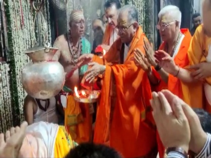 Nepal PM offers prayers at Mahakaleshwar temple in Ujjain | Nepal PM offers prayers at Mahakaleshwar temple in Ujjain