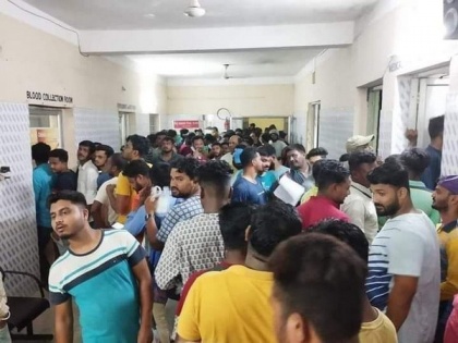 Odisha train accident: People queue up to donate blood for injured in Balasore | Odisha train accident: People queue up to donate blood for injured in Balasore