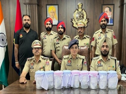 Punjab: Police arrest two narcotics smugglers, recover over 9 Kg of Heroin | Punjab: Police arrest two narcotics smugglers, recover over 9 Kg of Heroin