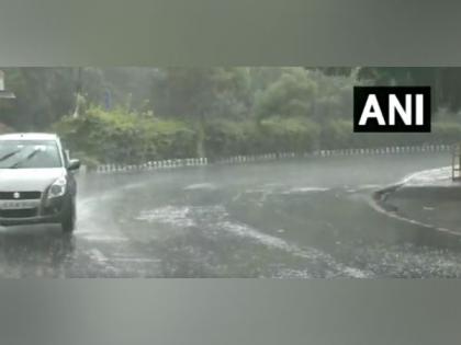 Rain lashes parts of Delhi NCR | Rain lashes parts of Delhi NCR