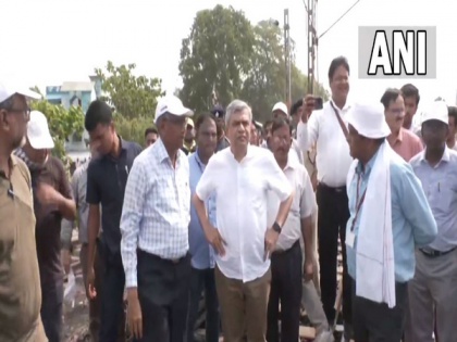 Odisha train accident: Railways Minister Ashwini Vaishnaw inspects restoration work at Balasore | Odisha train accident: Railways Minister Ashwini Vaishnaw inspects restoration work at Balasore