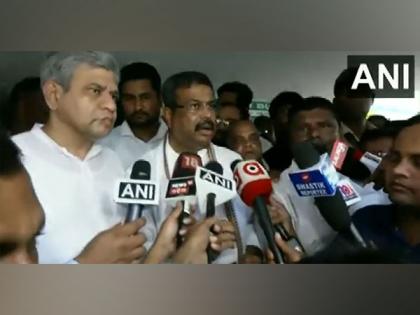 Railway Minister Ashwini Vaishnaw meets injured at Soro Hospital in Odisha | Railway Minister Ashwini Vaishnaw meets injured at Soro Hospital in Odisha