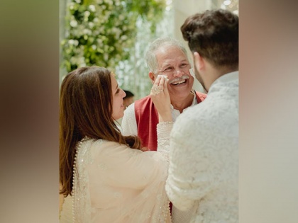 Parineeti Chopra wishes father on his birthday, shares throwback picture from her engagement | Parineeti Chopra wishes father on his birthday, shares throwback picture from her engagement