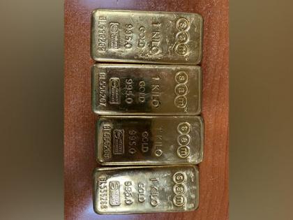 DRI seizes 10 kg smuggled gold worth Rs 6.2 crores at Mumbai airport, arrests two persons | DRI seizes 10 kg smuggled gold worth Rs 6.2 crores at Mumbai airport, arrests two persons