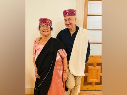 Anupam Kher pens sweet birthday wish for his mother Dulari | Anupam Kher pens sweet birthday wish for his mother Dulari