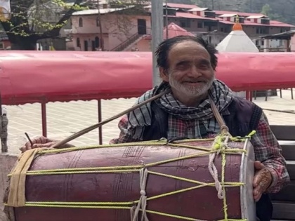 Meet Abdul Ghani, an artist playing drums in Poonch's Budha Amarnath temple for past 30 years | Meet Abdul Ghani, an artist playing drums in Poonch's Budha Amarnath temple for past 30 years