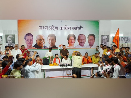 Bajrang Sena workers join Congress party, they support truth: Former CM Kamal Nath | Bajrang Sena workers join Congress party, they support truth: Former CM Kamal Nath