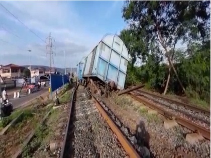 Madhya Pradesh: Two wagons of goods train carrying LPG derail in Jabalpur | Madhya Pradesh: Two wagons of goods train carrying LPG derail in Jabalpur