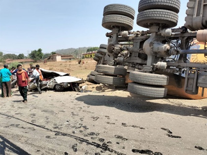 7 killed, 2 injured as truck overturns on four-wheeler in MP's Sidhi | 7 killed, 2 injured as truck overturns on four-wheeler in MP's Sidhi