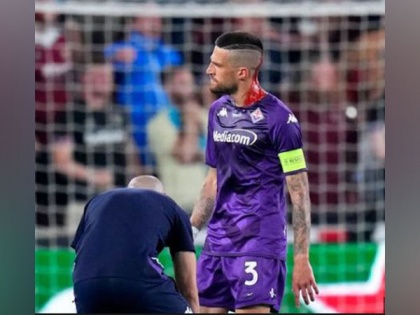 Fiorentina's captain Biraghi suffers head injury in final against West Ham United | Fiorentina's captain Biraghi suffers head injury in final against West Ham United