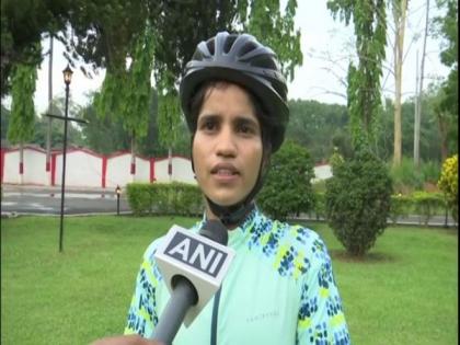 MP's solo cyclist Aasha Malviya reaches Guwahati; on mission to prove India a safe country for women | MP's solo cyclist Aasha Malviya reaches Guwahati; on mission to prove India a safe country for women