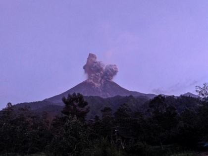 Philippines: Thousands evacuated near Mayon Volcano after it spews ash | Philippines: Thousands evacuated near Mayon Volcano after it spews ash