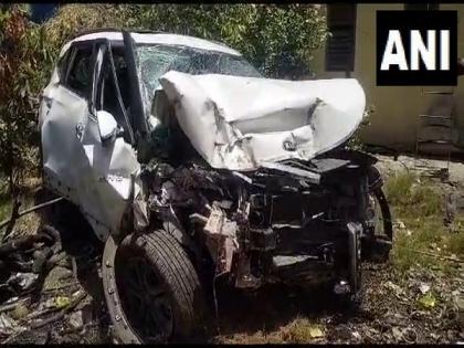 Mumbai: Two killed, three injured after speeding car rams into tree in Dadar | Mumbai: Two killed, three injured after speeding car rams into tree in Dadar