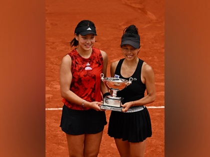 Hsieh, Wang pair beats Taylor-Fernandez to win French Open women's doubles crown | Hsieh, Wang pair beats Taylor-Fernandez to win French Open women's doubles crown