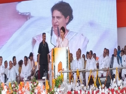 Congress leader Priyanka Gandhi announces 5 guarantees for people of MP during election campaign launch in Jabalpur | Congress leader Priyanka Gandhi announces 5 guarantees for people of MP during election campaign launch in Jabalpur