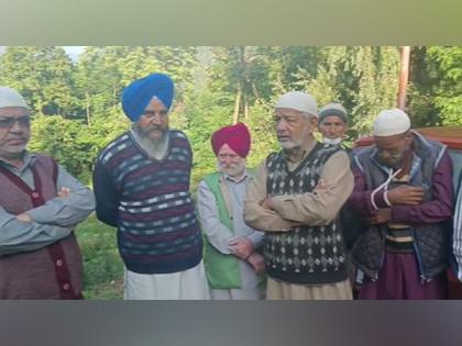 J-K: Sikh community displays exemplary brotherhood as local Haj pilgrims bid farewell in Kupwara | J-K: Sikh community displays exemplary brotherhood as local Haj pilgrims bid farewell in Kupwara J-K: Sikh community displays exemplary brotherhood as local Haj pilgrims bid farewell in Kupwara | J-K: Sikh community displays exemplary brotherhood as local Haj pilgrims bid farewell in Kupwara