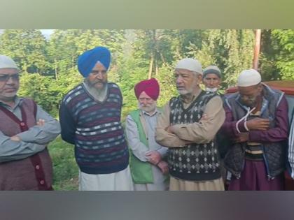 J-K: Sikh community displays exemplary brotherhood as local Haj pilgrims bid farewell in Kupwara | J-K: Sikh community displays exemplary brotherhood as local Haj pilgrims bid farewell in Kupwara