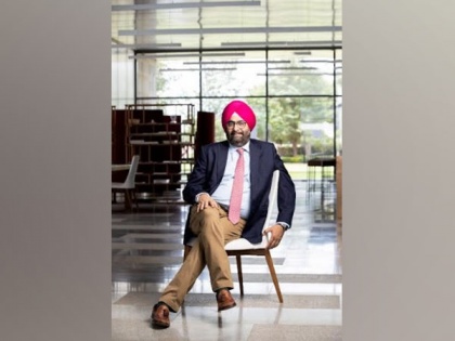 Ashwinder R Singh's New Book Gets Thumbs Up from Top CEOs | Ashwinder R Singh's New Book Gets Thumbs Up from Top CEOs