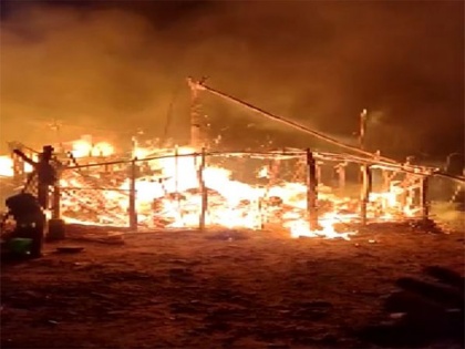 Fire destroys 17 huts in Andhra Pradesh's Prakasam, no casualties | Fire destroys 17 huts in Andhra Pradesh's Prakasam, no casualties