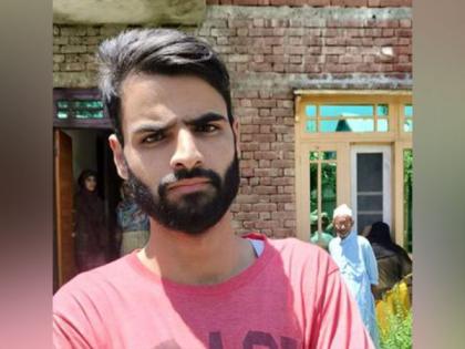 J-K: Painter Umer Ahmad Ganie brushes aside obstacles, conquers NEET without coaching | J-K: Painter Umer Ahmad Ganie brushes aside obstacles, conquers NEET without coaching J-K: Painter Umer Ahmad Ganie brushes aside obstacles, conquers NEET without coaching | J-K: Painter Umer Ahmad Ganie brushes aside obstacles, conquers NEET without coaching