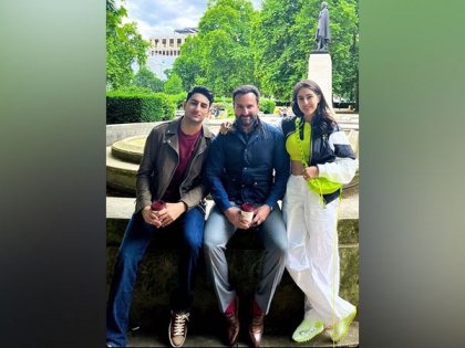 "It's in jeans": Sara Ali Khan poses with Saif Ali Khan, Ibrahim | "It's in jeans": Sara Ali Khan poses with Saif Ali Khan, Ibrahim