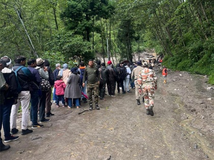 Bus carrying tourists departs from landslide-hit Pegong after rains lash North Sikkim | Bus carrying tourists departs from landslide-hit Pegong after rains lash North Sikkim