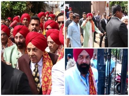 Karan Deol wedding: 'Baraatis' Dharamendra, Sunny Deol, Bobby Deol arrive with full band, baaja | Karan Deol wedding: 'Baraatis' Dharamendra, Sunny Deol, Bobby Deol arrive with full band, baaja