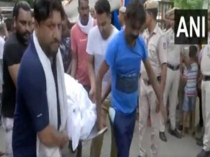 Mortal remains of two sisters shot dead in Delhi's RK Puram brought to their home | Mortal remains of two sisters shot dead in Delhi's RK Puram brought to their home Mortal remains of two sisters shot dead in Delhi's RK Puram brought to their home | Mortal remains of two sisters shot dead in Delhi's RK Puram brought to their home