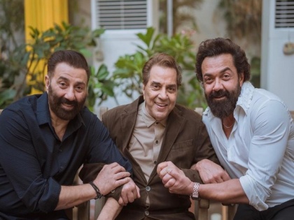 Dharmendra receives Father's Day wishes from Sunny Deol, Bobby Deol, Esha Deol | Dharmendra receives Father's Day wishes from Sunny Deol, Bobby Deol, Esha Deol