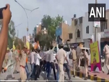 Rajasthan: Congress workers show black flags to Arvind Kejriwal | Rajasthan: Congress workers show black flags to Arvind Kejriwal