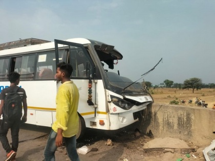 26 injured as bus rams into bridge in Chhattisgarh's Raigarh | 26 injured as bus rams into bridge in Chhattisgarh's Raigarh