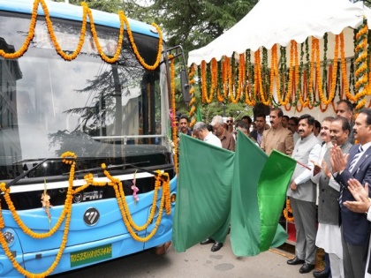 Himachal CM Sukhu flags off 20 new e-buses of HRTC, to replace 1500 buses in phases | Himachal CM Sukhu flags off 20 new e-buses of HRTC, to replace 1500 buses in phases