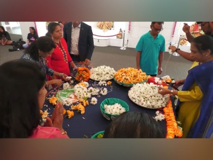 For rousing welcome for PM Modi in New York, fans handcraft giant Tricolor floral garland | For rousing welcome for PM Modi in New York, fans handcraft giant Tricolor floral garland