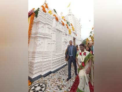 President Murmu offers prayers at Delhi's Jagannath Temple on her birthday | President Murmu offers prayers at Delhi's Jagannath Temple on her birthday
