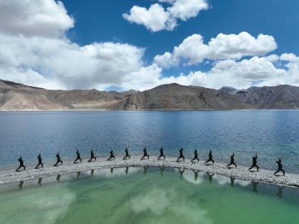 Indian Army personnel perform Yoga at Ladakh's Pangong Tso Lake | Indian Army personnel perform Yoga at Ladakh's Pangong Tso Lake