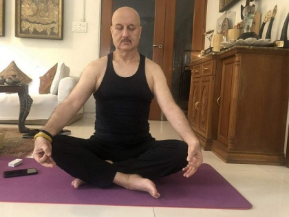 Anupam Kher's yoga video will leave you inspired | Anupam Kher's yoga video will leave you inspired
