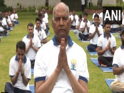 International Yoga Day: Former President Ram Nath Kovind performs Yoga in Delhi | International Yoga Day: Former President Ram Nath Kovind performs Yoga in Delhi