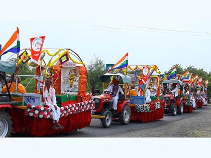 Captain Tractor sets new world record with spiritual pilgrimage featuring 70 identical mini tractors | Captain Tractor sets new world record with spiritual pilgrimage featuring 70 identical mini tractors