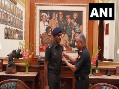 Army chief Manoj Pande lauds soldier from Tamil Nadu for saving a woman from drowning | Army chief Manoj Pande lauds soldier from Tamil Nadu for saving a woman from drowning