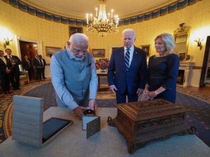 PM Modi gifts President Joe Biden, US First Lady Jill Biden- Sandalwood box with 'das danams,' green diamond | PM Modi gifts President Joe Biden, US First Lady Jill Biden- Sandalwood box with 'das danams,' green diamond PM Modi gifts President Joe Biden, US First Lady Jill Biden- Sandalwood box with 'das danams,' green diamond | PM Modi gifts President Joe Biden, US First Lady Jill Biden- Sandalwood box with 'das danams,' green diamond