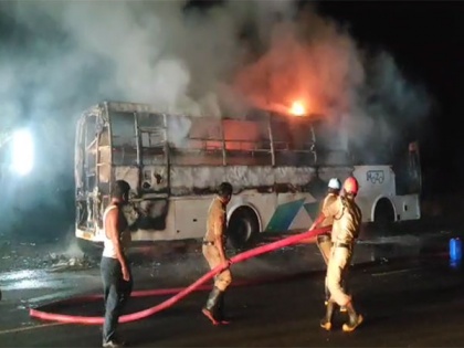 Andhra Pradesh: Private bus catches fire in Prakasam district, no casualties | Andhra Pradesh: Private bus catches fire in Prakasam district, no casualties